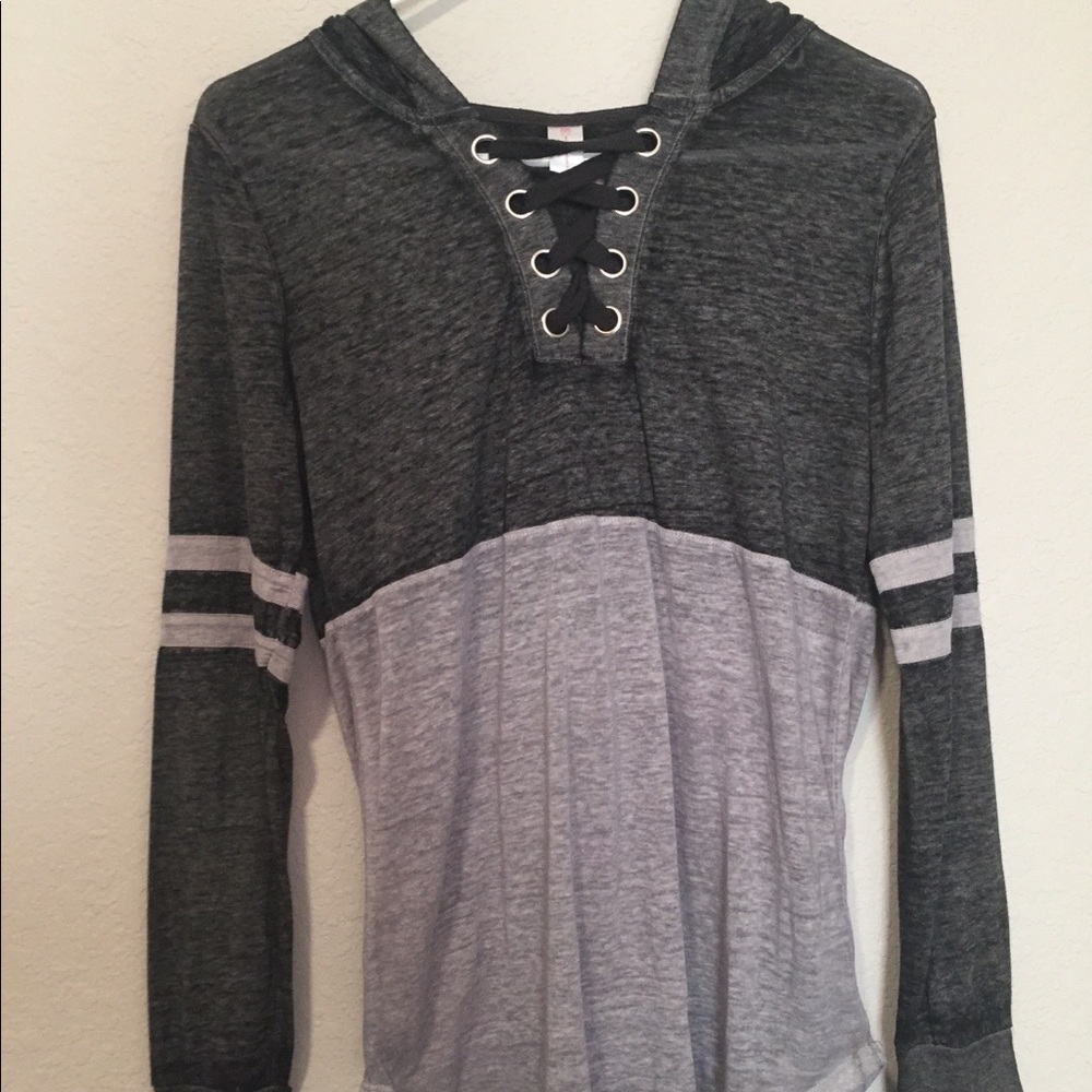 ❌SOLD❌ Long-sleeve lace up tee